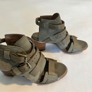 Sorel Green Gladiator Sandals with Buckles